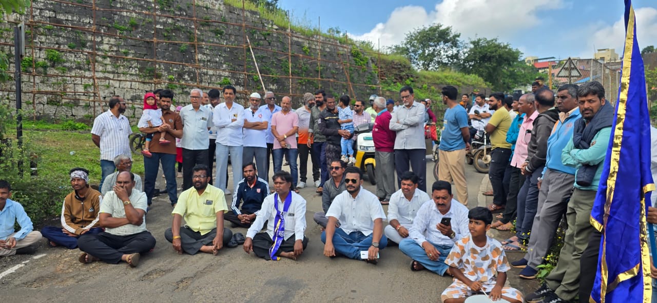 Passengers angry over mismanagement in Panhala bus service